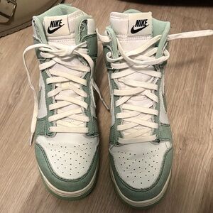 Nike High-Top Shoes in Light Green and White